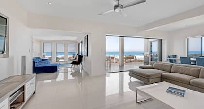 Gorgeous 5BR Beachfront Escape at Lighthouse Beach - NEW LISTING