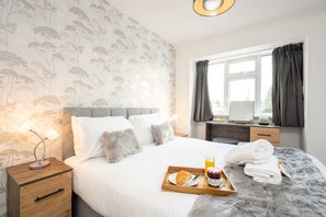 4 chambres, fer et planche à repasser, lit parapluie, Wi-Fi gratuit