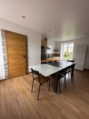 Dining - Warm, modern house 50m from the sea (Trébeurden)