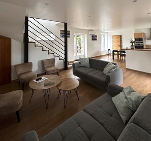 TV - Warm, modern house 50m from the sea (Trébeurden)