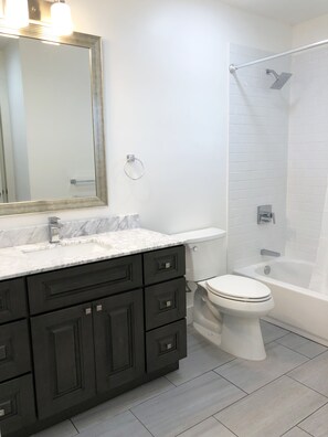 Bathtub, towels, soap, toilet paper - Newly Renovated 2 BR Apartment in the Heart of Sausalito (Sausalito)