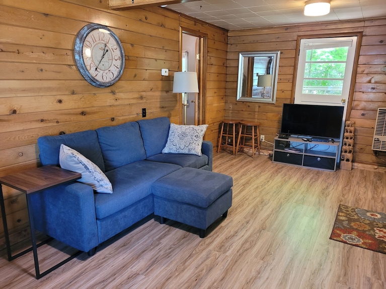 Castaways Cottage On Croton Pond (#2) - Michigan