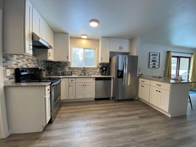 New! Relaxation room, firepit, trampoline, hammock and more! @ Pocono Mountains 