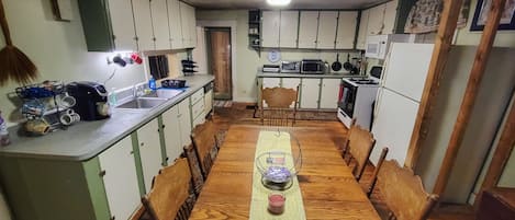 冰箱、微波炉、烤箱、炉灶