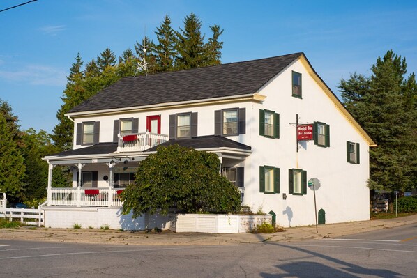 Front of property - Maryhill Inn (Township of Woolwich)