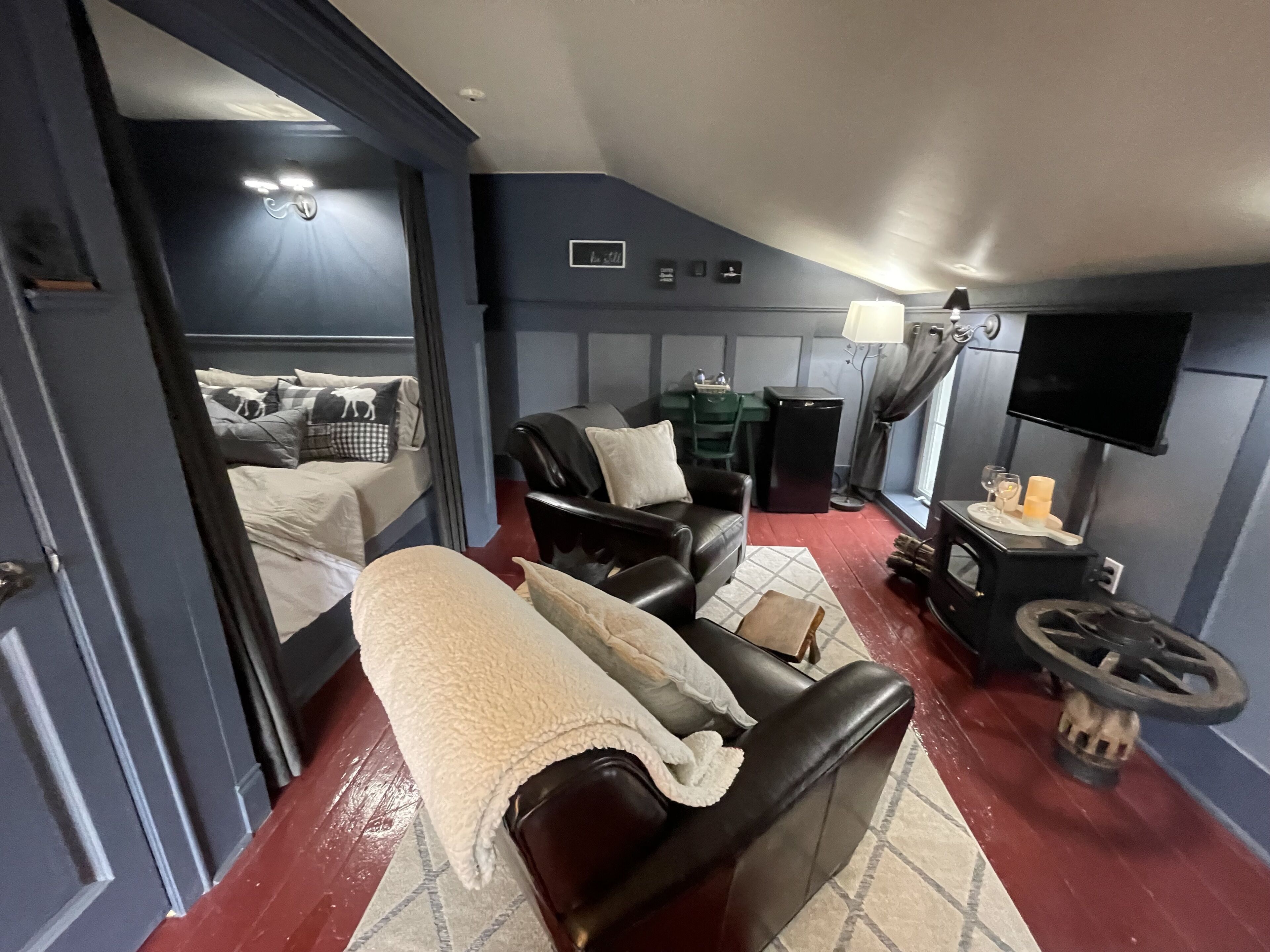 Cottage Room | Desk, iron/ironing board, free WiFi, bed sheets