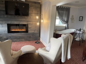 Studio Suite | Desk, iron/ironing board, free WiFi, bed sheets - Maryhill Inn (Township of Woolwich)