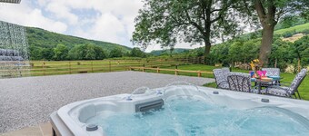 3 bedroom accommodation in Thornhill, Hope Valley