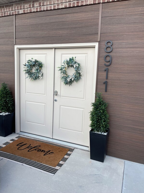 Exterior detail - Cozy, quiet, safe, rustic getaway in West Jordan, Utah with a private hot tub. (West Jordan)