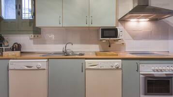 Fridge, microwave, oven, dishwasher