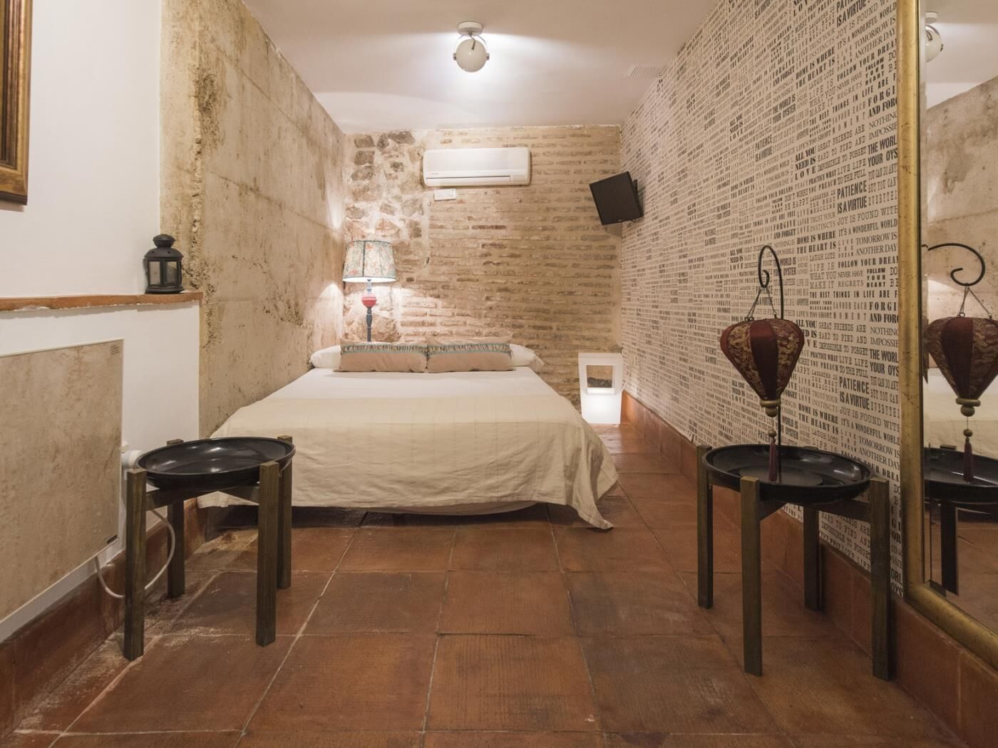 2 bedrooms, iron/ironing board, internet, bed sheets