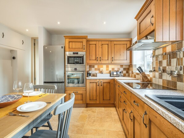 Dishwasher, high chair, freezer - 2 bedroom accommodation in Gimingham (Gimingham)