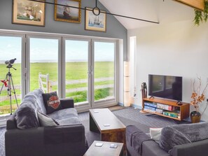 Fireplace - 2 bedroom accommodation in Walcott-on-Sea (Walcott-on-Sea)