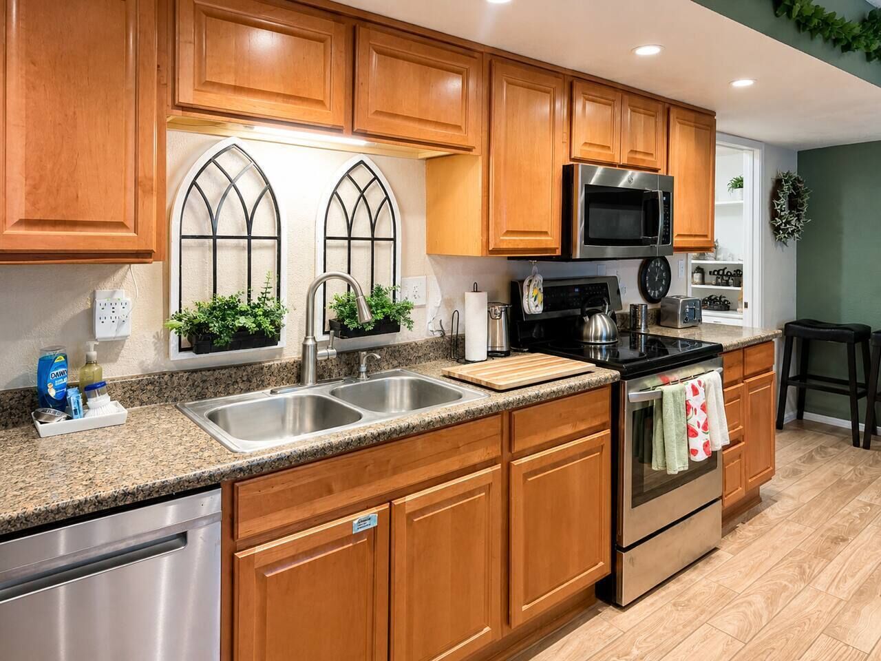 Coffee/tea maker, fridge, microwave, oven