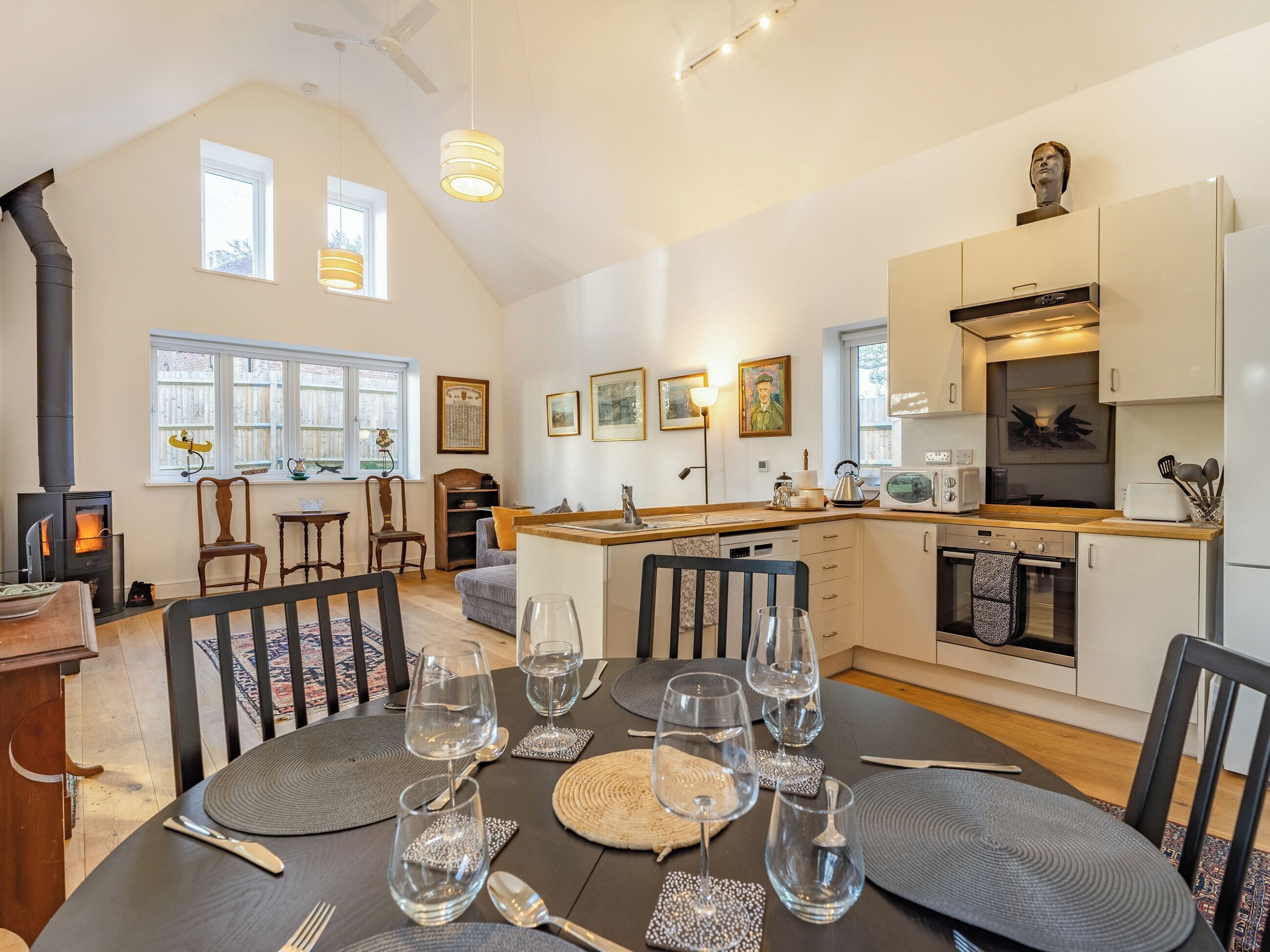 Kühlschrank, Mikrowelle, Ofen, Geschirrspüler