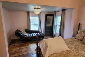 1 habitación, escritorio, wifi gratis y ropa de cama