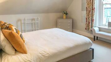 3 quartos, Wi-Fi de cortesia, roupa de cama