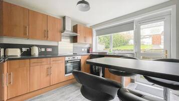 Kylskåp, mikrovågsugn, ugn och frys