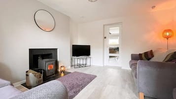 TV, fireplace