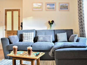 TV - 2 bedroom accommodation in Alnwick (Alnwick)