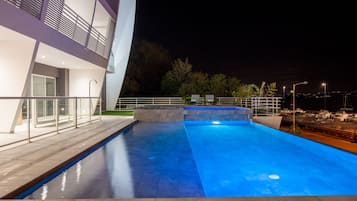Outdoor pool, pool loungers