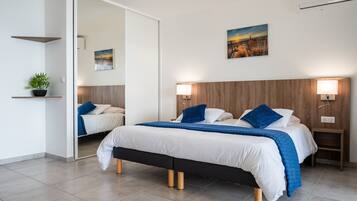 Studio Supérieur, 1 grand lit, vue mer | Literie de qualité supérieure, coffres-forts dans les chambres