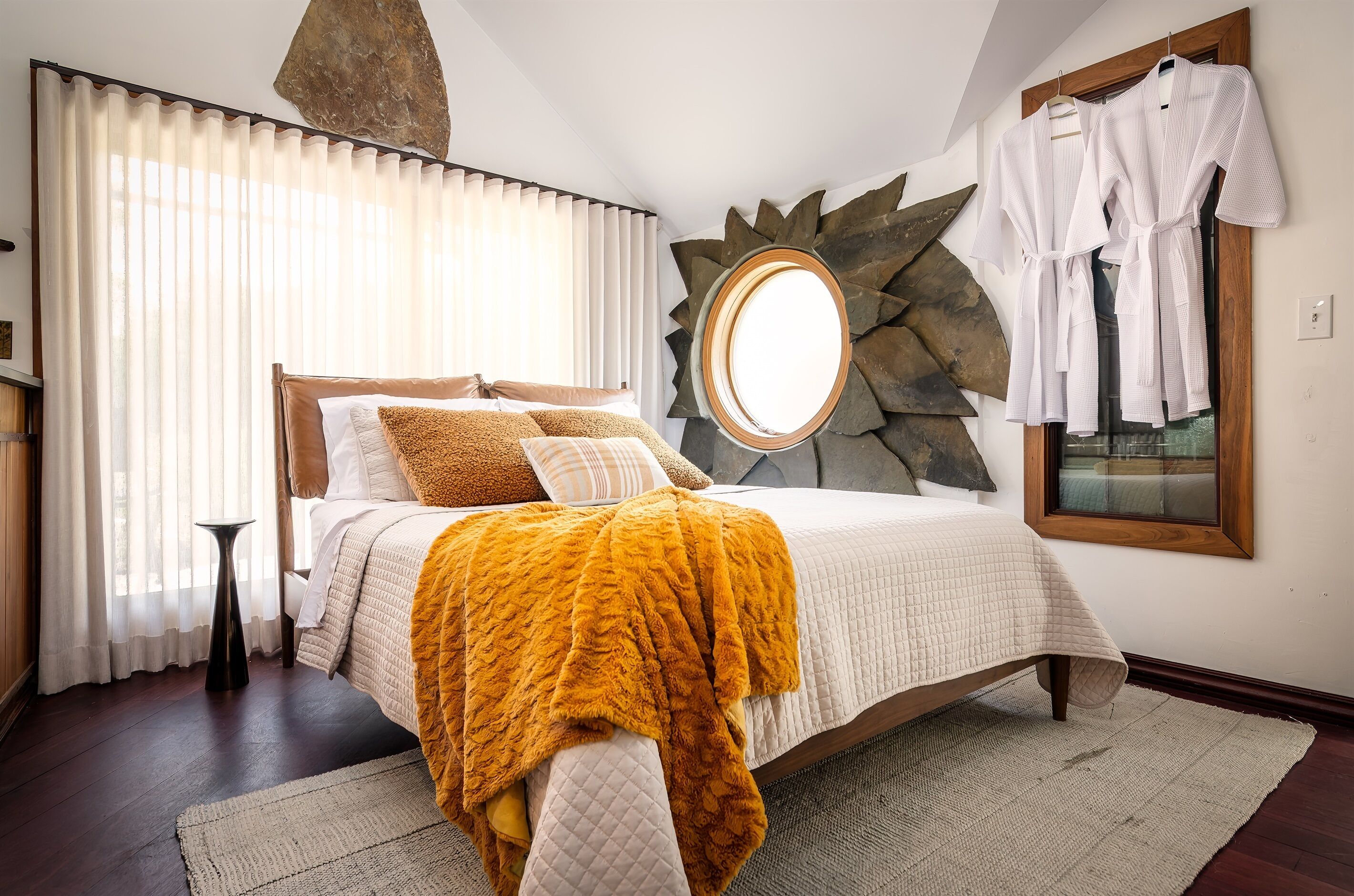 1 bedroom, desk, free WiFi, bed sheets