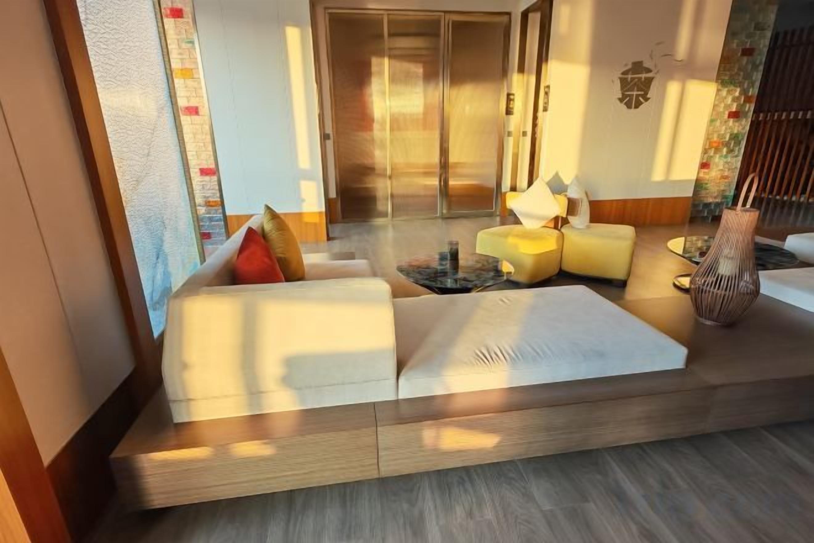 A modern living area with a sofa set, a coffee table, and a decorative vase.