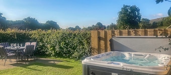 3 bedroom accommodation in Thornhill, Hope Valley