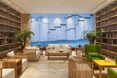 Deepness Hotel