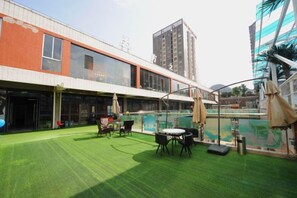 Outdoor dining - Deepness Hotel (Qiubei)