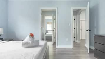 6 bedrooms, desk, iron/ironing board, free WiFi