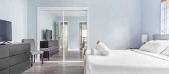 Amazing Miami Home HOT-TUB/PINGPONG/POOL TABLE/BBQ/hammock/bonfire/