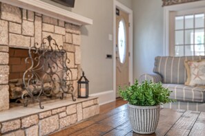 하우스 (The Tinner's House) | 외관