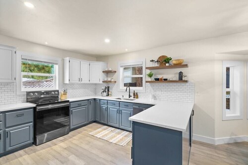 Ponderosa Lodge | Bend | Large Yard + Pet Friendly