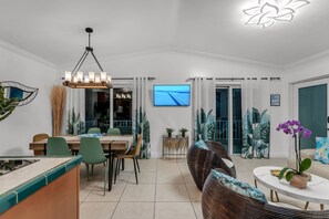 Interior - Luxury 4B/3B, Private Canal, Kayaks, 13 ft Hot Tub, 4 H Mini-Golf & Pedal Boat. (Tavernier)
