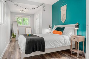 Skrivebord, strykejern/-brett, wi-fi og sengetøy