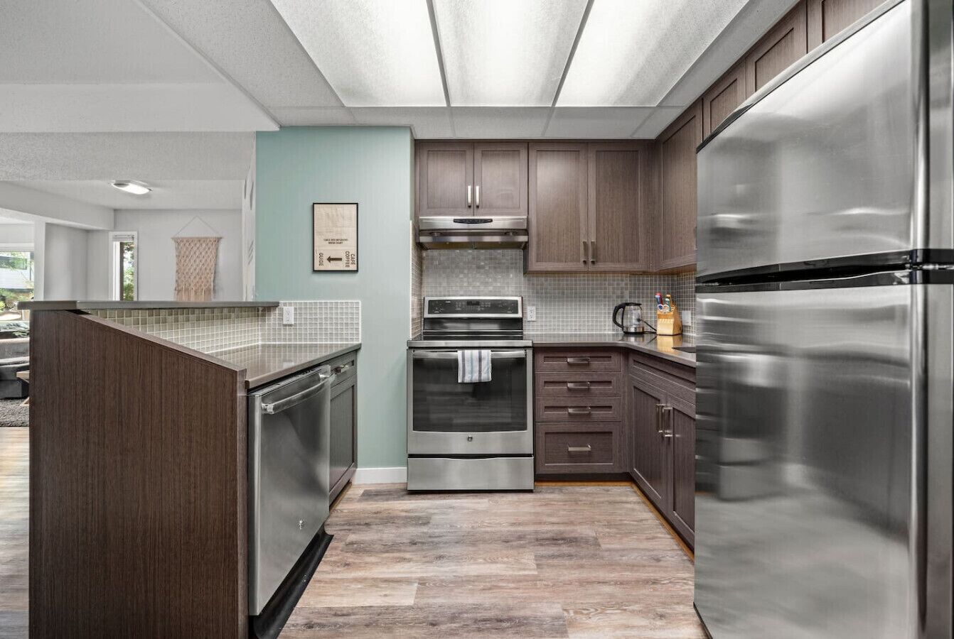 Kjøleskap, mikrobølgeovn, ovn og kokeplater