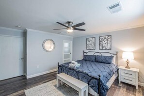 3 Schlafzimmer, Schreibtisch, Bügeleisen/Bügelbrett, kostenloses WLAN