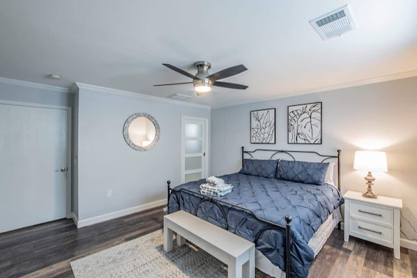 3 camere, una scrivania, ferro/asse da stiro, Wi-Fi gratuito