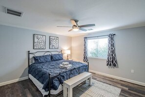 3 habitaciones, escritorio, tabla de planchar con plancha y wifi gratis 
