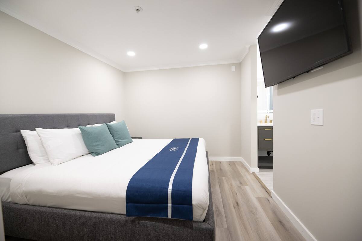 Premium bedding, down comforters, desk, laptop workspace