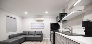 Presidential Suite with Jacuzzi (310) | Living area | 55-inch Smart TV with cable channels, TV -  After 3 Inn (Alhambra)