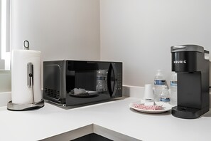 Mini-Kühlschrank, Küchenrolle