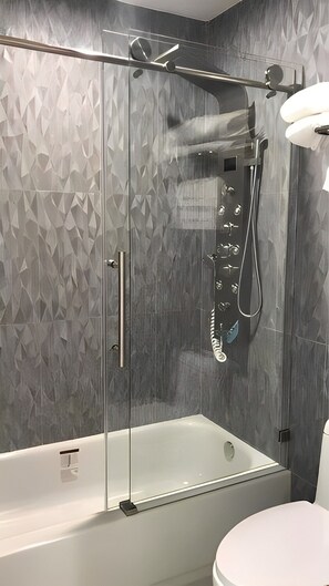 Bathroom -  After 3 Inn (Alhambra)
