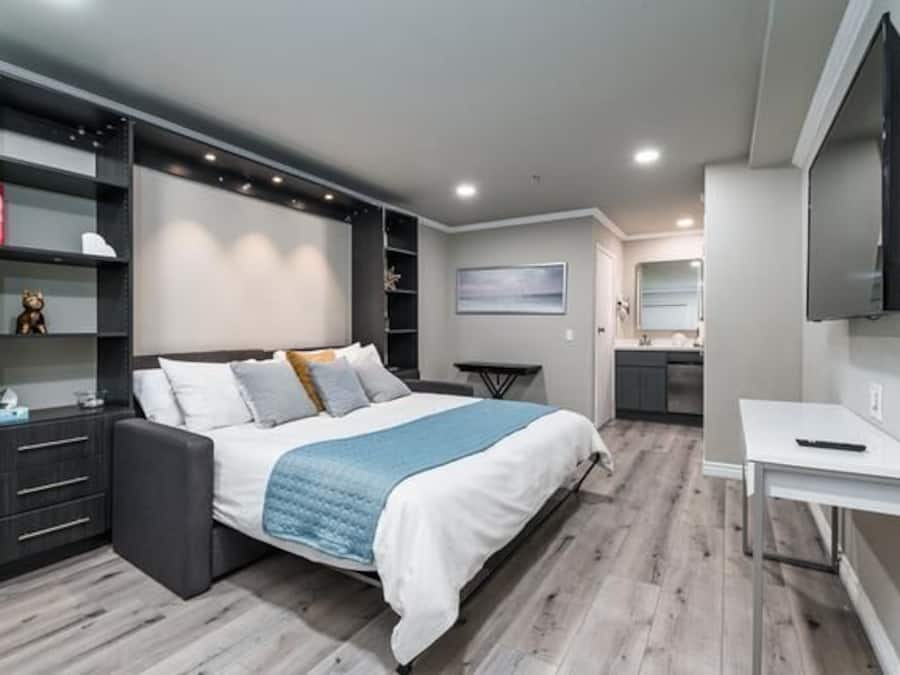 Seprai premium, selimut bulu angsa, dan didekorasi berbeda-beda