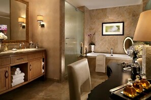 Suihku, poreamme, hiustenkuivaaja, pyyhkeet