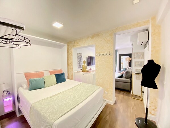 1 bedroom, iron/ironing board, free WiFi, bed sheets - Check-in 24horas madrid (Madrid)
