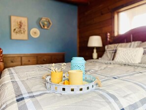 4 bedrooms, bed sheets