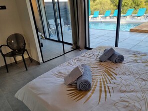 4 bedrooms, free WiFi, bed sheets, wheelchair access